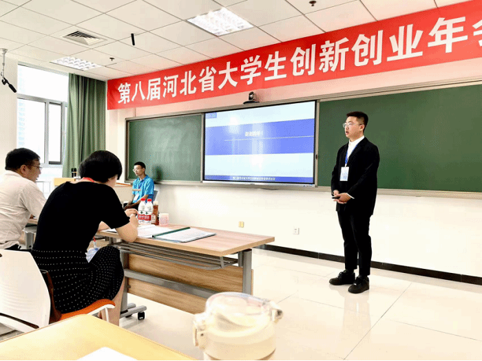 世界杯官网学子在第八届河北省大学生创新创业年会中勇夺佳绩779.png