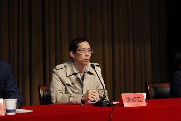 ⑤学院副院长周纯江正在发言.jpg ⑤学院副院长周纯江正在发言.jpg